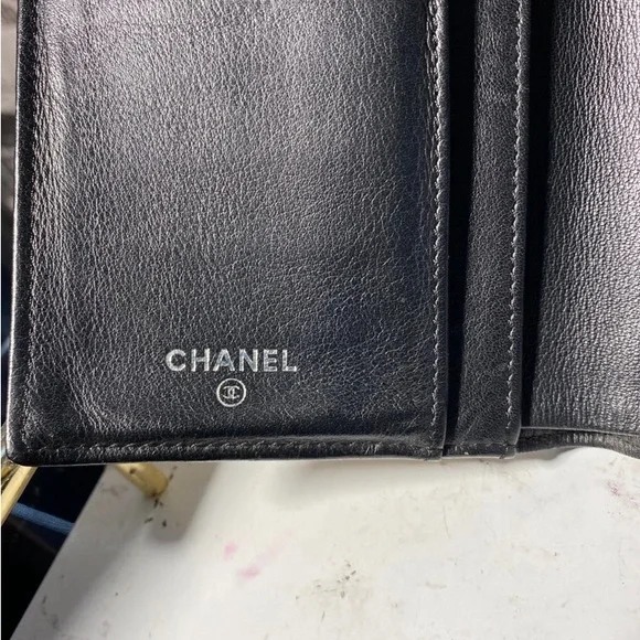 Sold Authentic CHANEL Bicolore Quilted CC Logo Leather Trifold Wallet - Picture 10 of 17